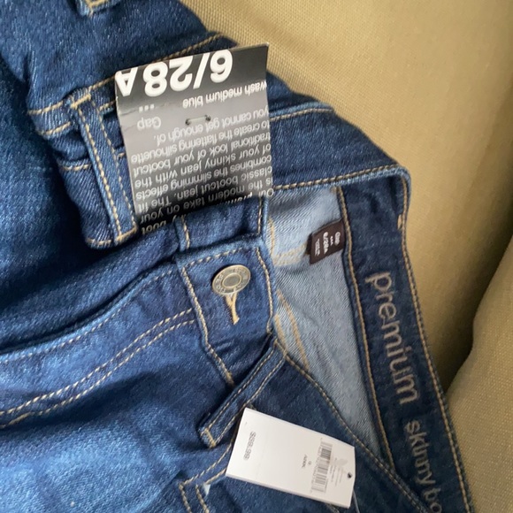 NWT GAP women’s, medium wash, skinny boot jeans, never worn. - Picture 4 of 5
